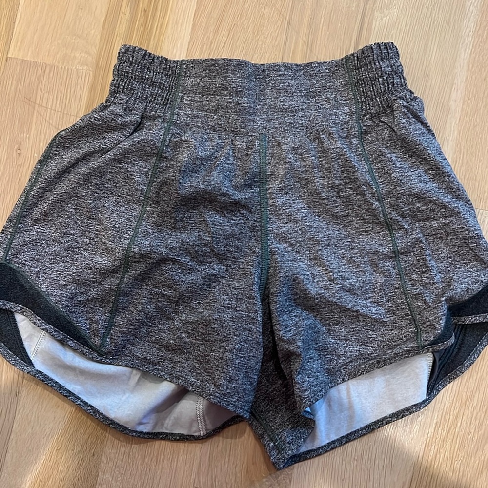 Lululemon Hotty Hot Shorts size 2